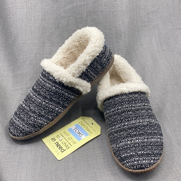 Toms Shoes - NWT Women’s TOMS Black and White Boucle Slipper Size 6